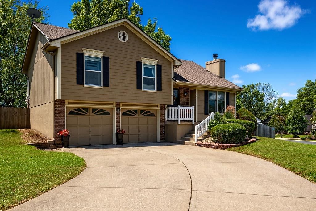 2301 NE Chipman Street, Lee's Summit, MO: listing photo 3