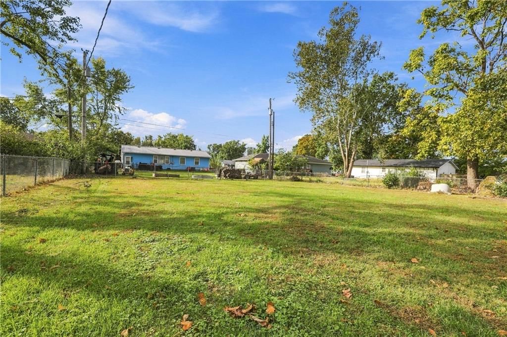 103 W Joy Street, Harrisonville, MO: listing photo 3