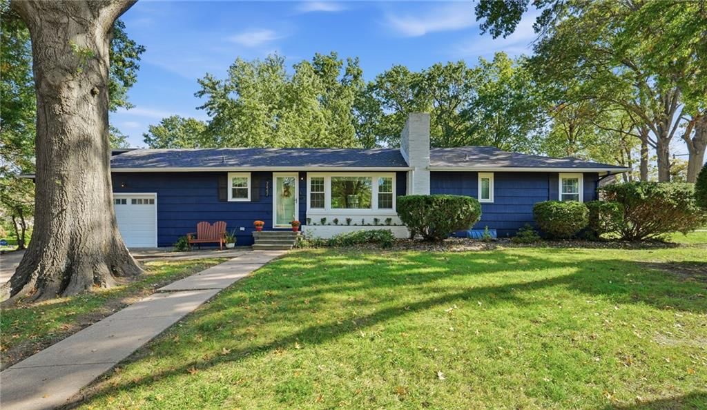 7447 Grand Avenue, Kansas City, MO
