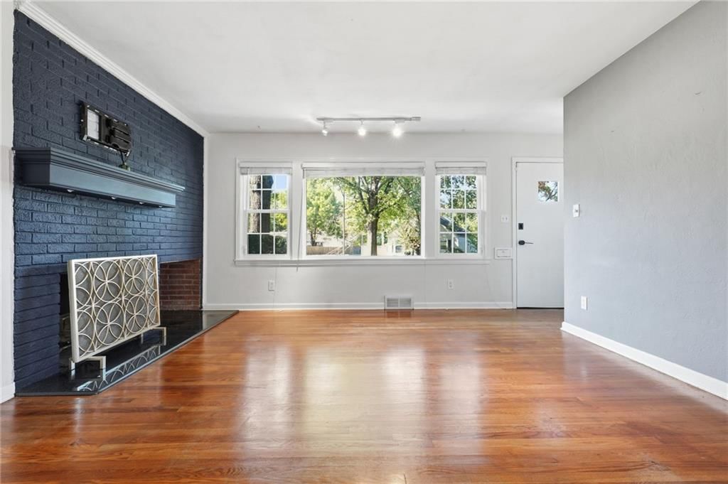 7447 Grand Avenue, Kansas City, MO: listing photo 2
