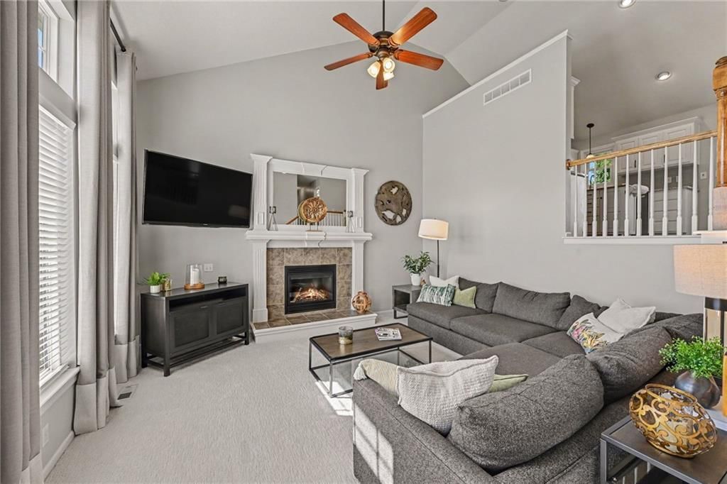 1204 N 4th Street E, Louisburg, KS: listing photo 3