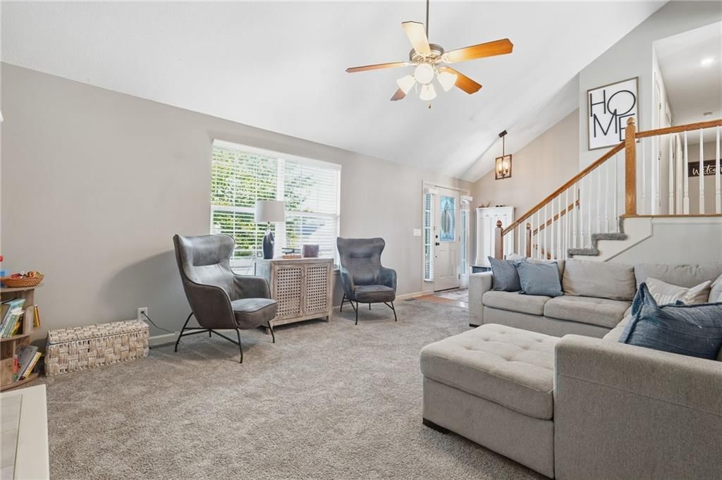 Photo 4 of 29 - 1009 Granada Drive, Raymore, MO 64083