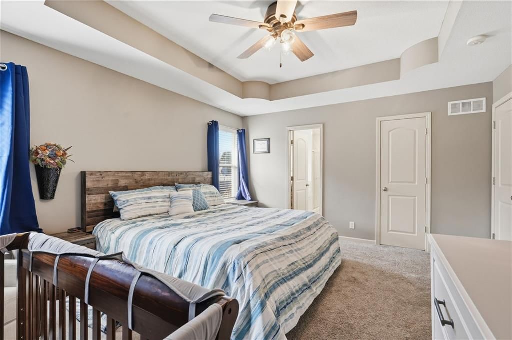 Photo 11 of 29 - 1009 Granada Drive, Raymore, MO 64083