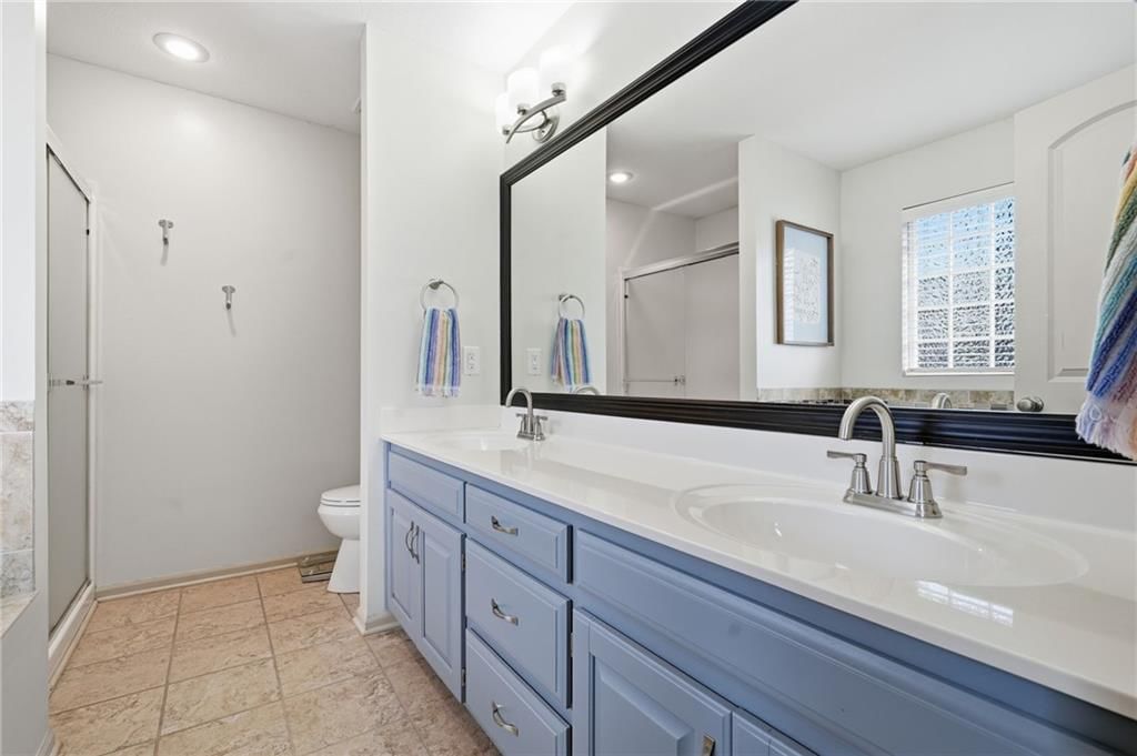 Photo 12 of 29 - 1009 Granada Drive, Raymore, MO 64083