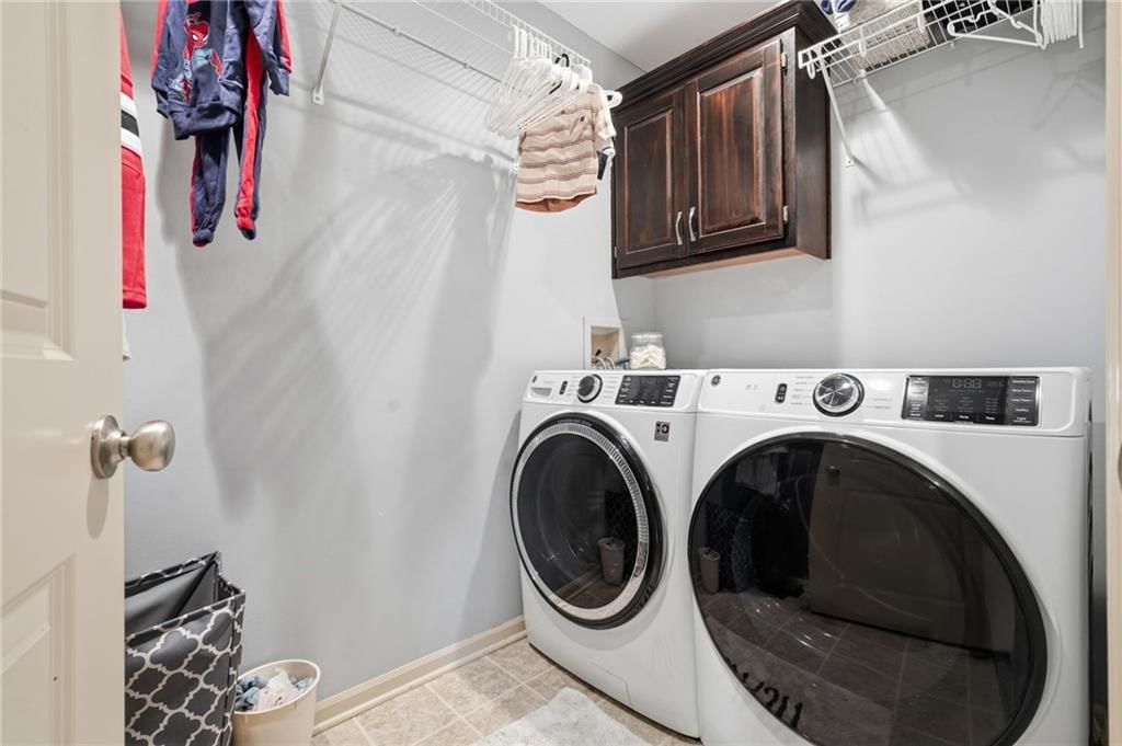 Photo 18 of 29 - 1009 Granada Drive, Raymore, MO 64083