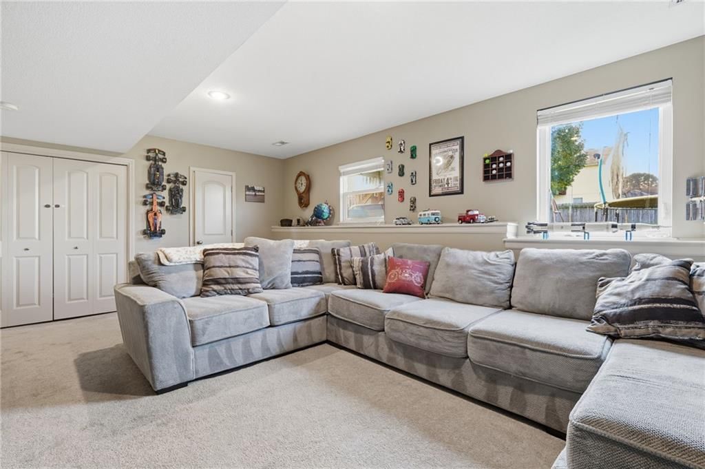 Photo 20 of 29 - 1009 Granada Drive, Raymore, MO 64083