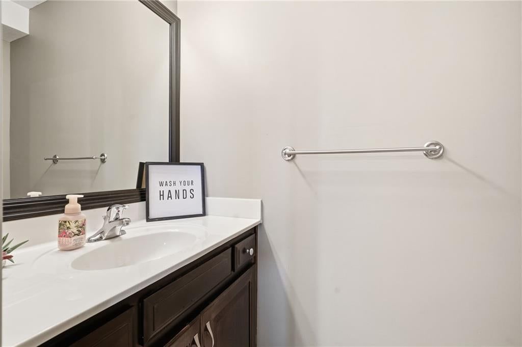 Photo 21 of 29 - 1009 Granada Drive, Raymore, MO 64083