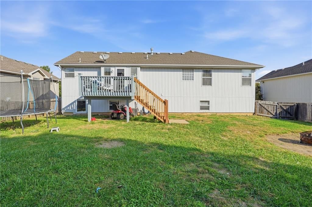 Fenced yard at 1009 Granada Drive, Raymore, MO 64083