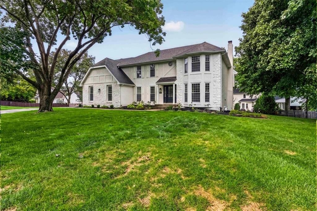 3688 W 127th Place, Leawood, KS: listing photo 2