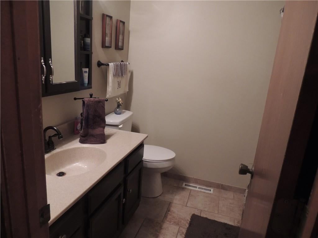 Photo 7 of 20 - 6911 N Liberty Street, Liberty, MO 64118