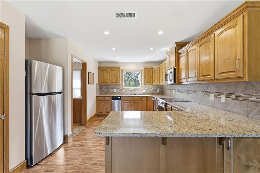 Photo 14 of 39 - 7000 Fort Myers Boulevard, Belton, MO 64012
