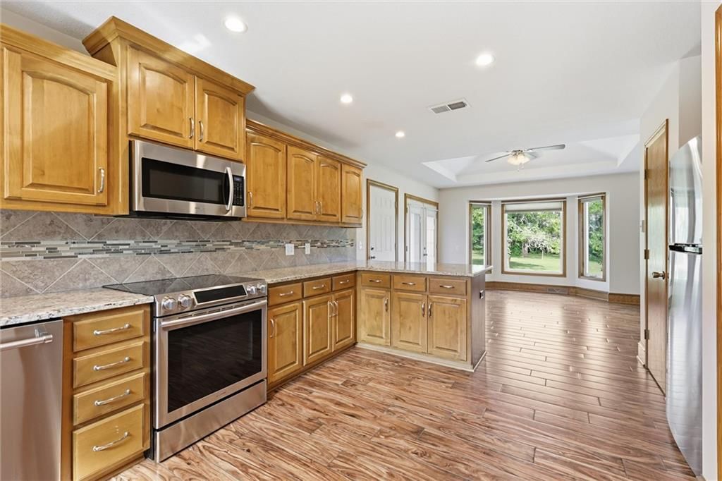 Photo 15 of 39 - 7000 Fort Myers Boulevard, Belton, MO 64012