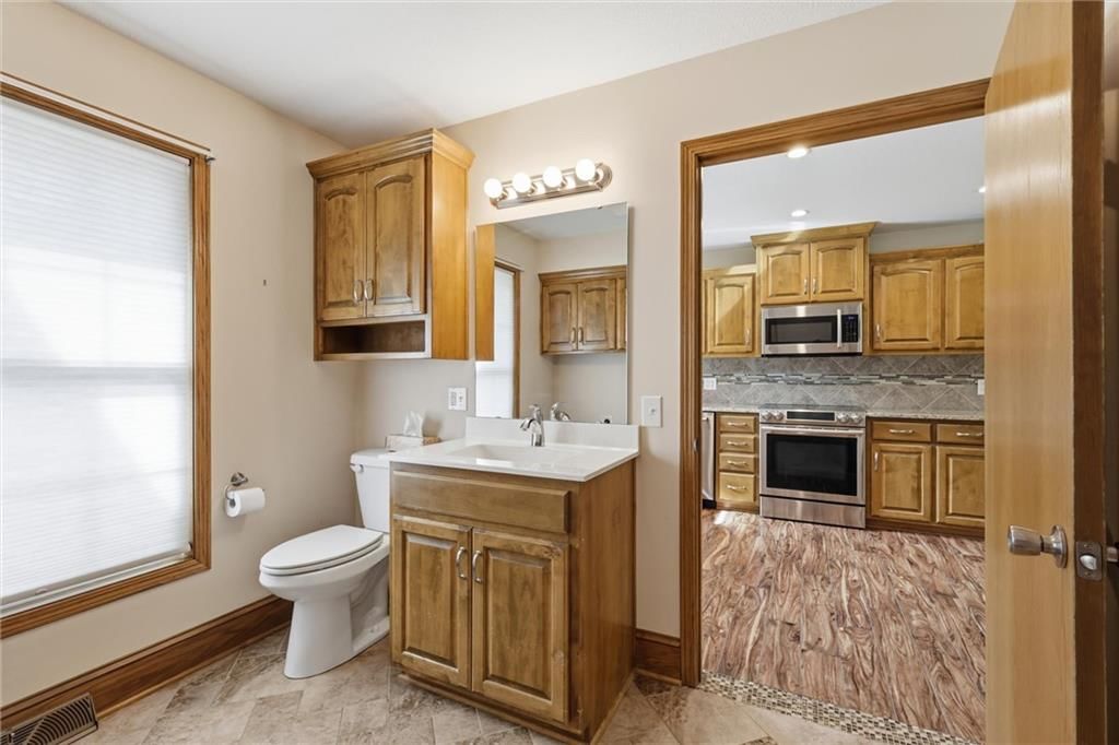 Photo 17 of 39 - 7000 Fort Myers Boulevard, Belton, MO 64012