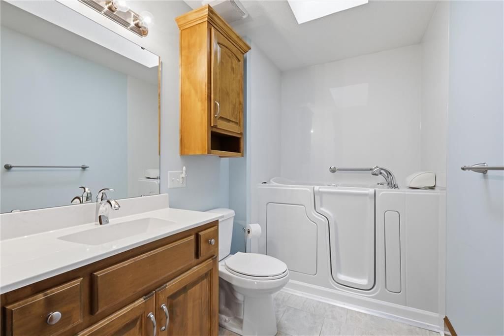 Photo 23 of 39 - 7000 Fort Myers Boulevard, Belton, MO 64012