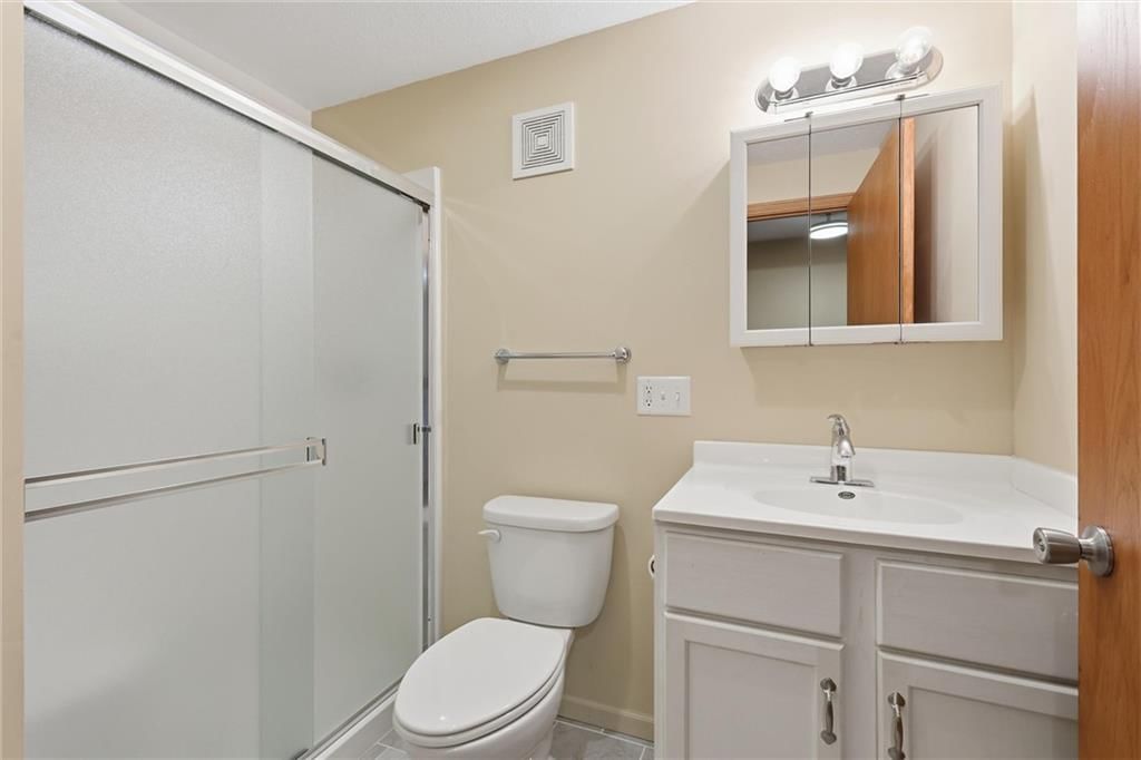 Photo 25 of 39 - 7000 Fort Myers Boulevard, Belton, MO 64012