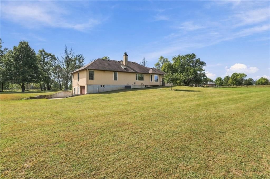 Photo 30 of 39 - 7000 Fort Myers Boulevard, Belton, MO 64012