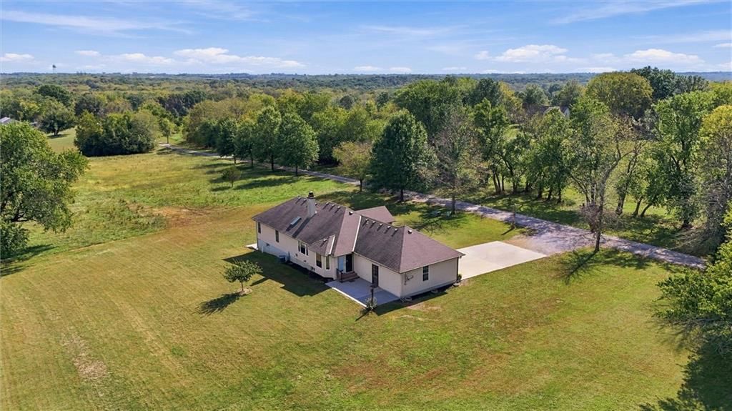 Photo 32 of 39 - 7000 Fort Myers Boulevard, Belton, MO 64012