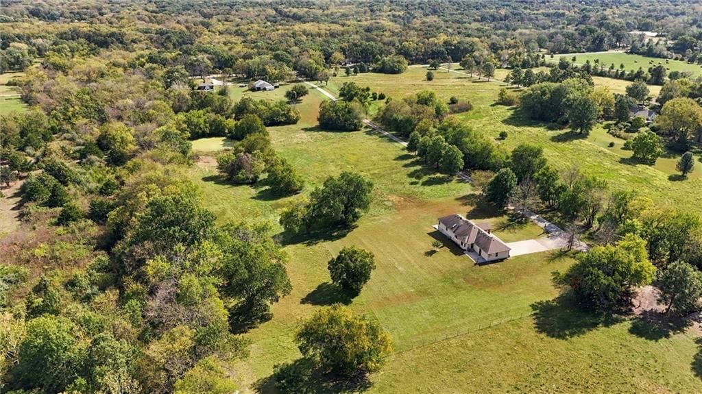 Photo 34 of 39 - 7000 Fort Myers Boulevard, Belton, MO 64012