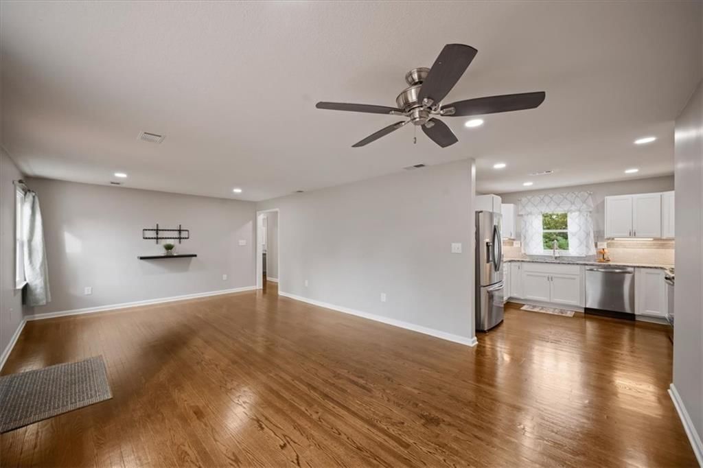 Photo 4 of 26 - 604 NE 74th Terrace, Gladstone, MO 64118