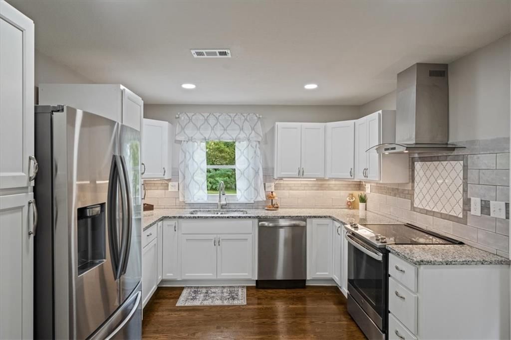 Photo 5 of 26 - 604 NE 74th Terrace, Gladstone, MO 64118