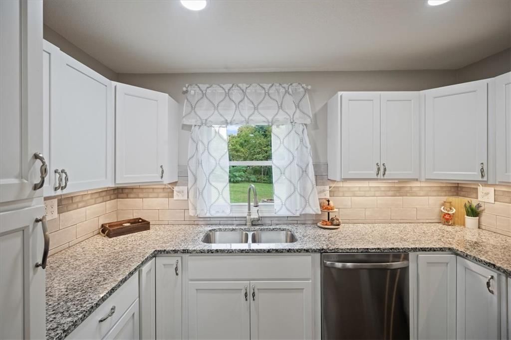 Photo 7 of 26 - 604 NE 74th Terrace, Gladstone, MO 64118