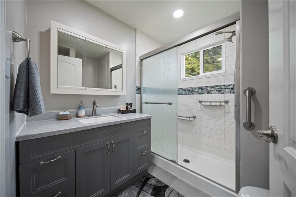 Photo 15 of 26 - 604 NE 74th Terrace, Gladstone, MO 64118