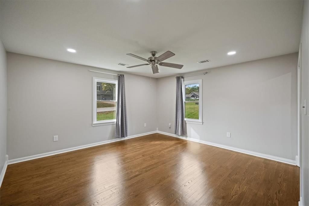 Photo 16 of 26 - 604 NE 74th Terrace, Gladstone, MO 64118