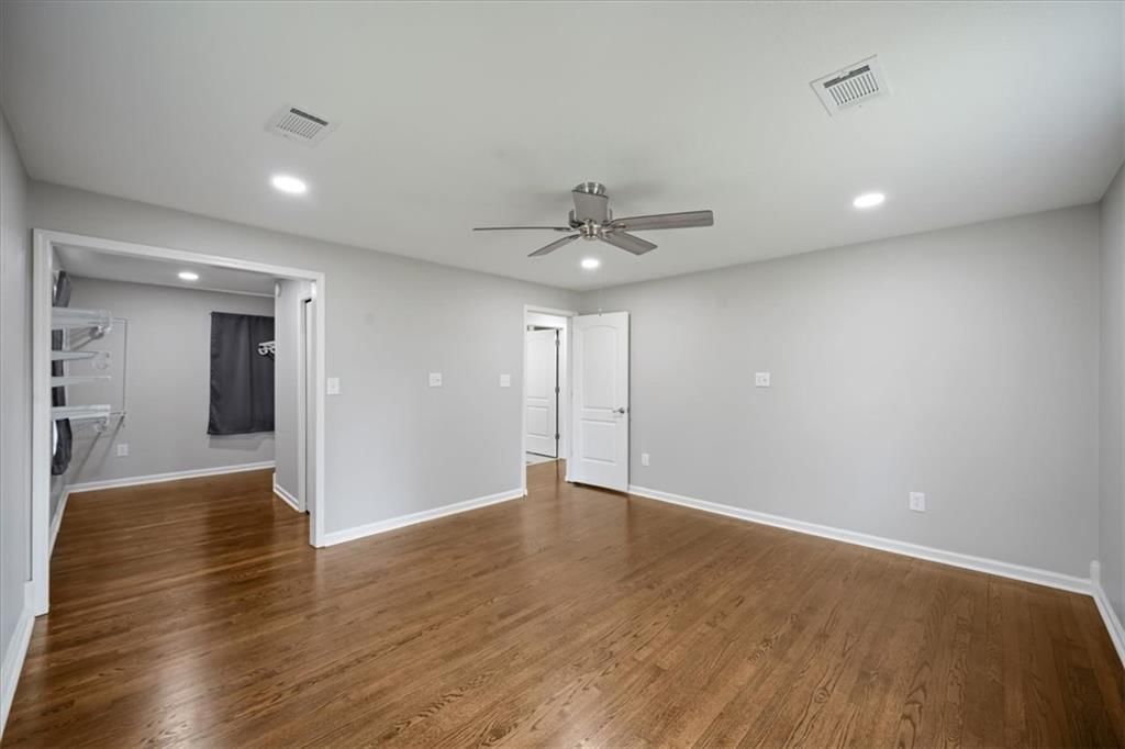 Photo 17 of 26 - 604 NE 74th Terrace, Gladstone, MO 64118