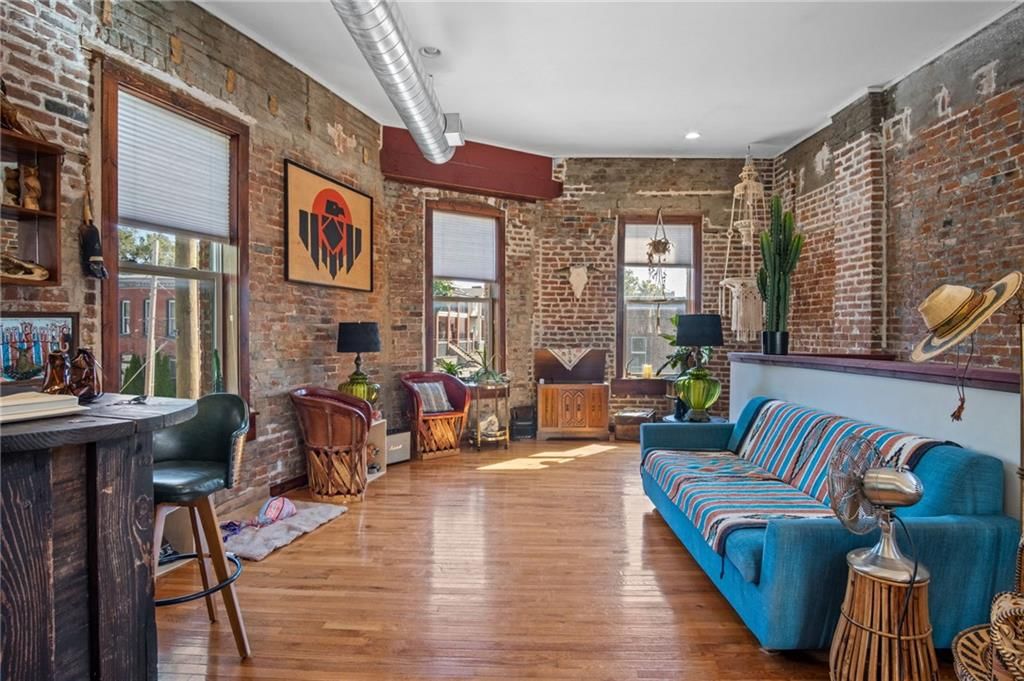 Photo 4 of 38 - 1040 MISSOURI Avenue, Kansas City, MO 64106