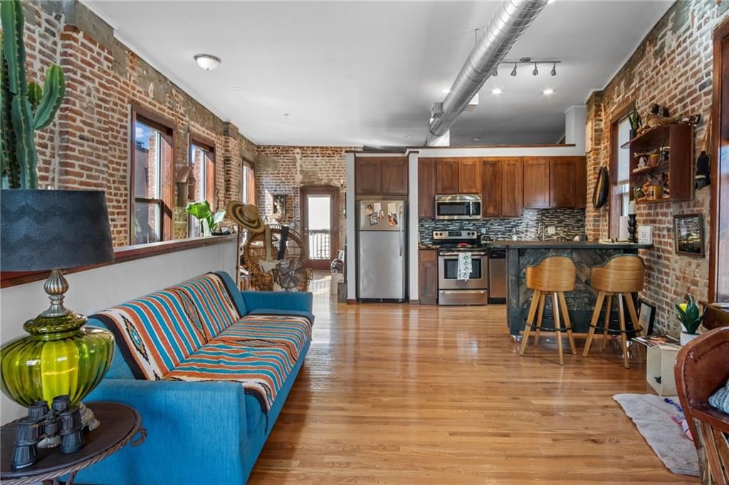 Photo 5 of 38 - 1040 MISSOURI Avenue, Kansas City, MO 64106