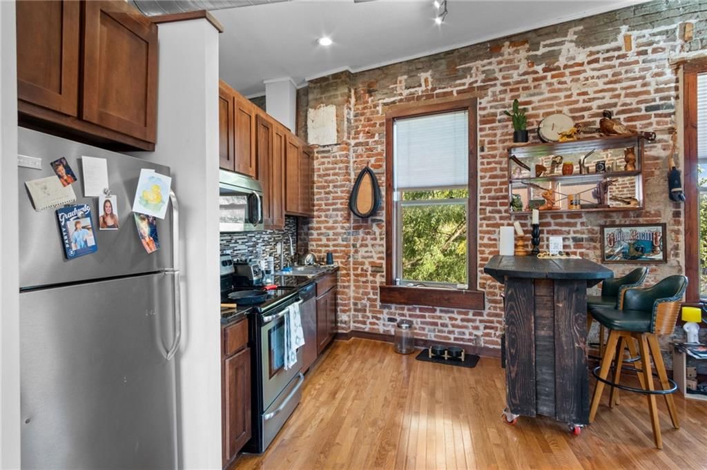 Photo 6 of 38 - 1040 MISSOURI Avenue, Kansas City, MO 64106