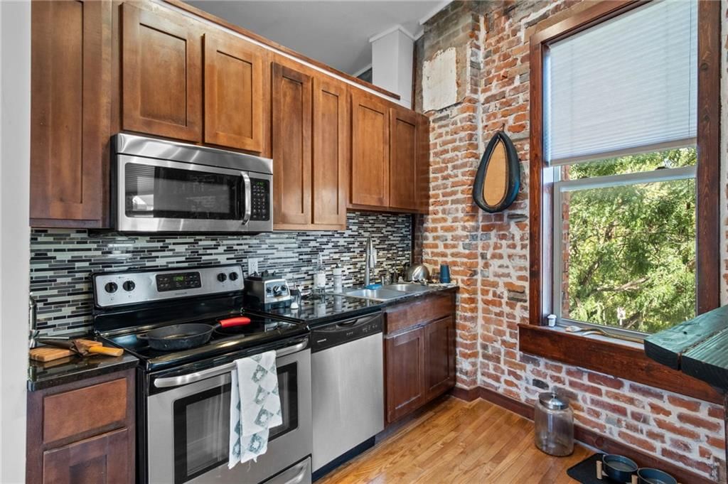 Photo 7 of 38 - 1040 MISSOURI Avenue, Kansas City, MO 64106