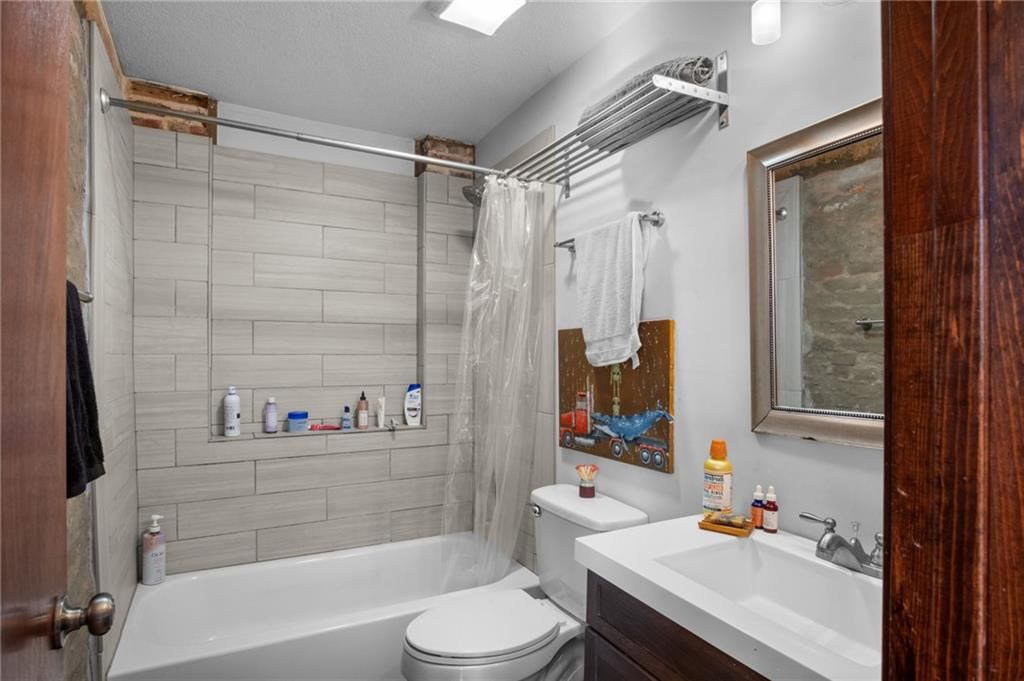 Photo 12 of 38 - 1040 MISSOURI Avenue, Kansas City, MO 64106