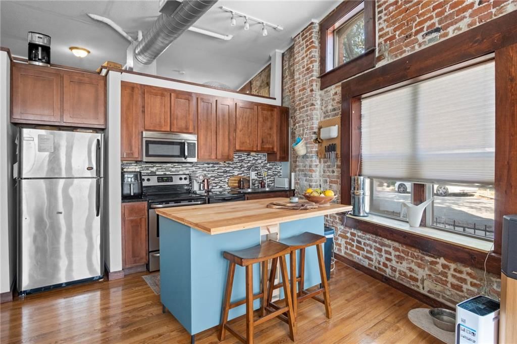 Photo 21 of 38 - 1040 MISSOURI Avenue, Kansas City, MO 64106