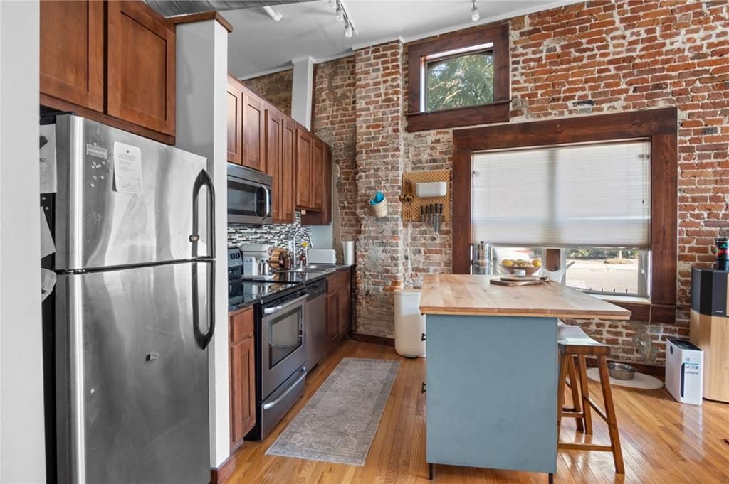 Photo 22 of 38 - 1040 MISSOURI Avenue, Kansas City, MO 64106