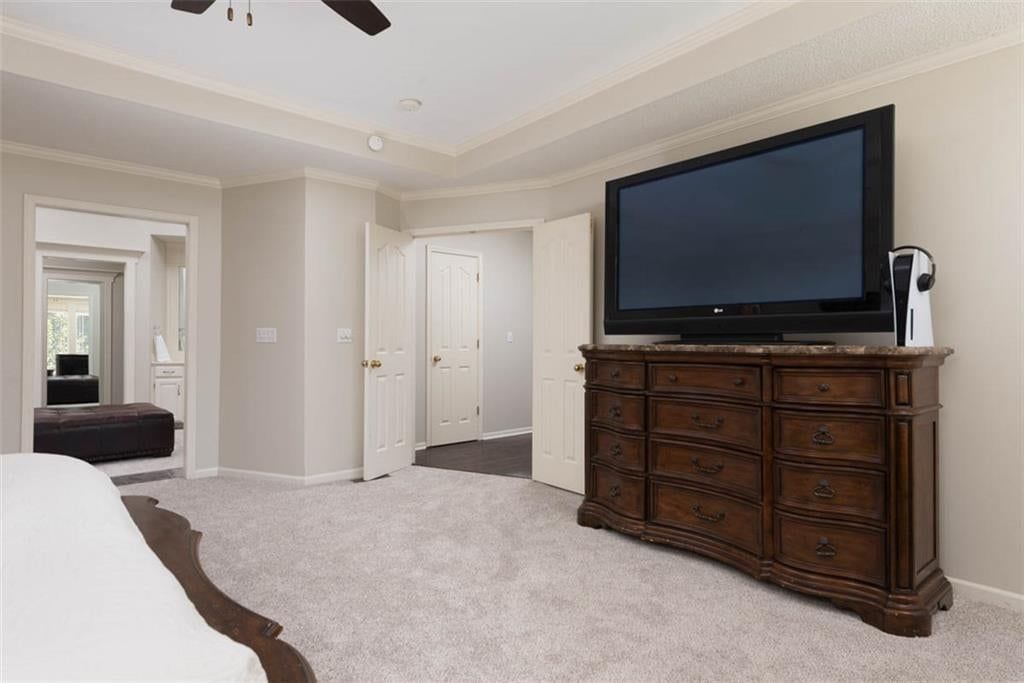 Bedroom sitting area at 11305 W 144 Street, Overland Park, KS 66221