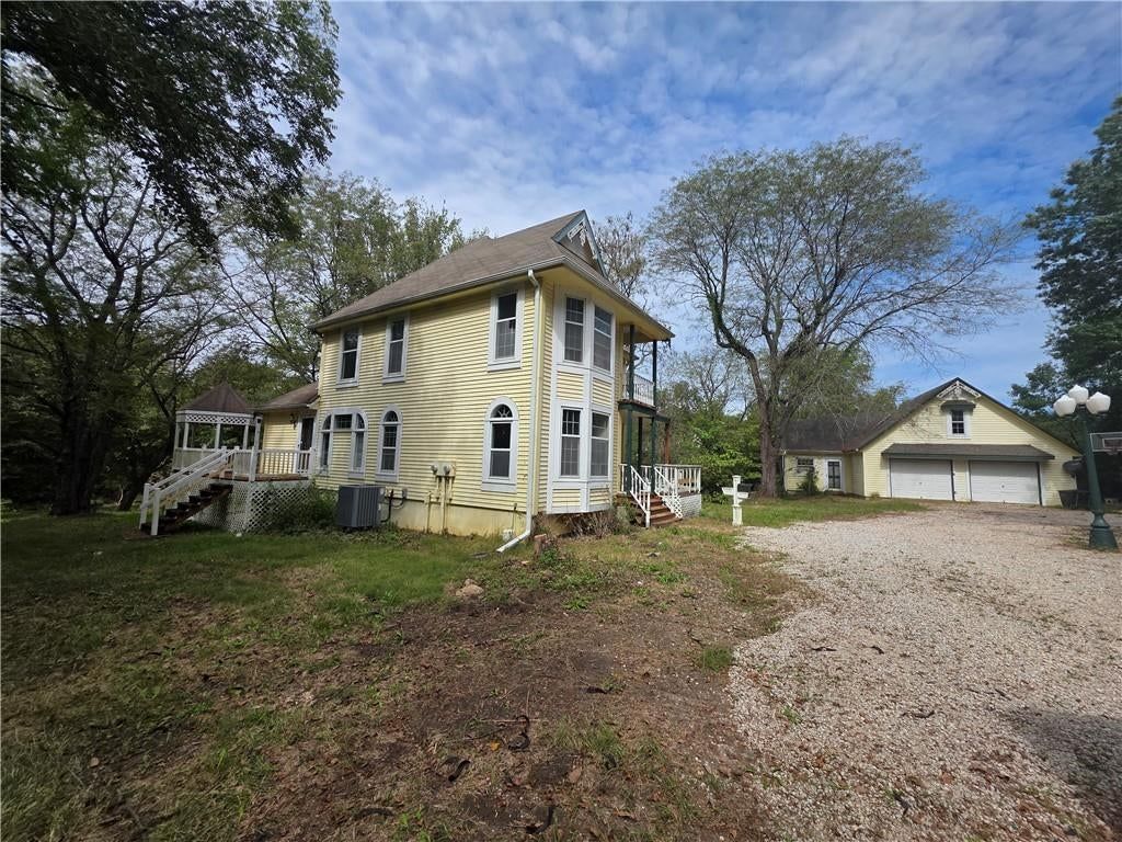 Photo 4 of 25 - 16840 W 287th Street, Paola, KS 66071