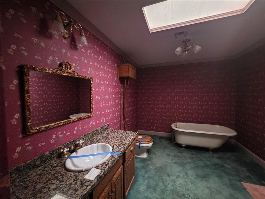 Freestanding tub at 16840 W 287th Street, Paola, KS 66071