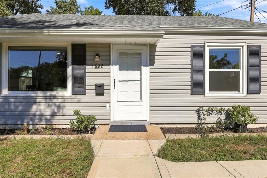 4802 Vista Street, Kansas City, KS: listing photo 2