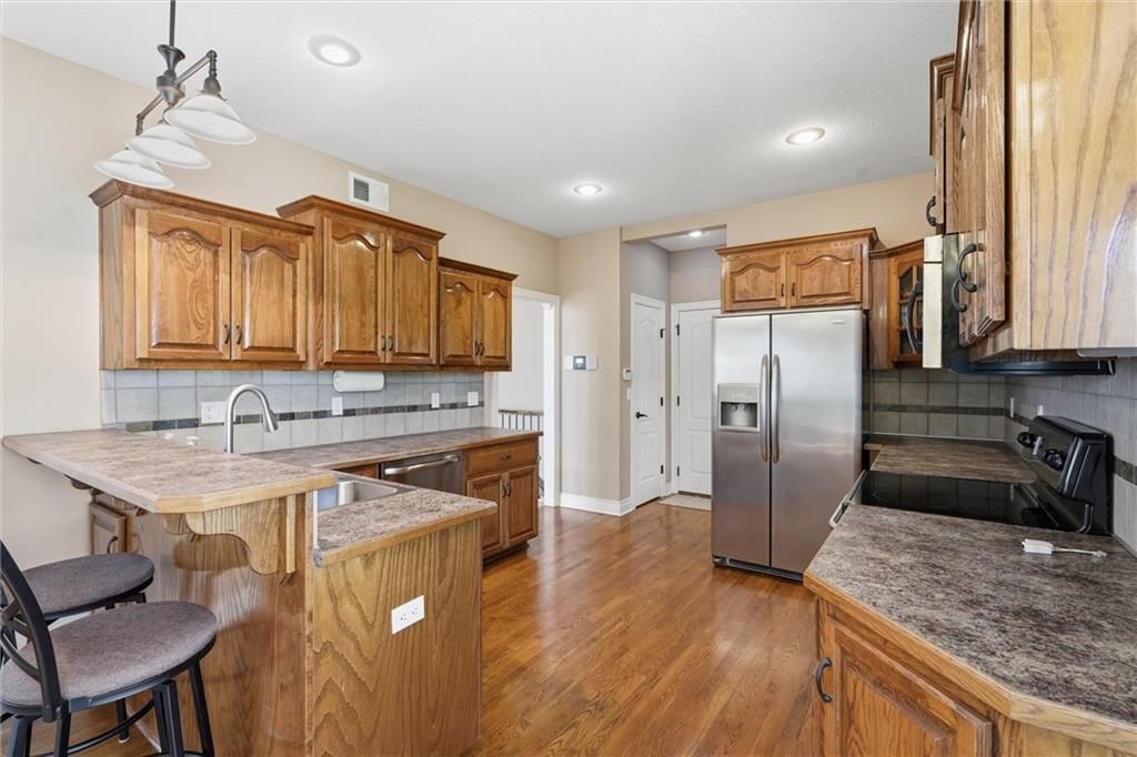 Kitchen island at 7600 NE 113th Street, Kansas City, MO 64157