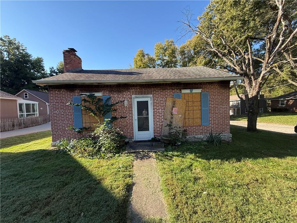 203 Walnut Street, Weston, MO