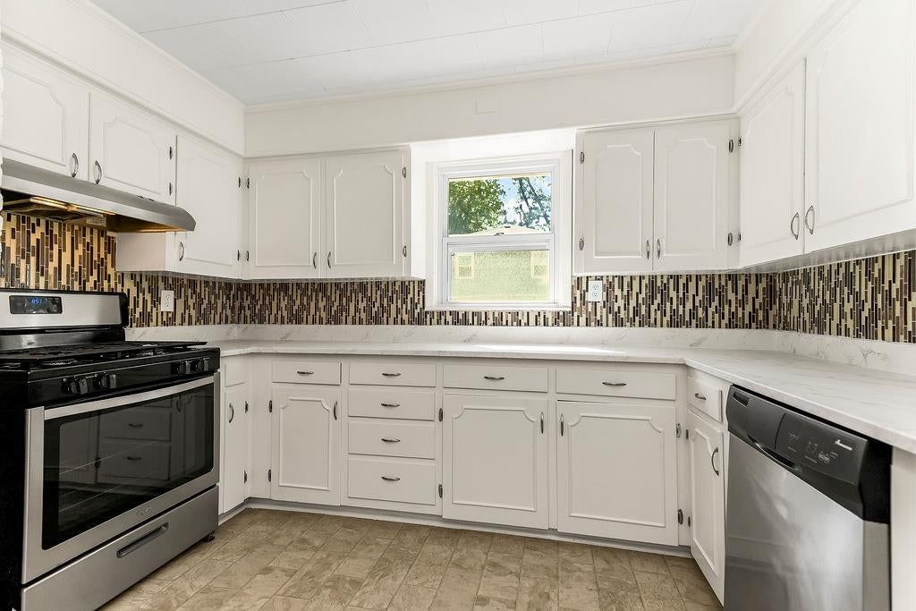 Photo 9 of 36 - 16000 Allen Avenue, Belton, MO 64012