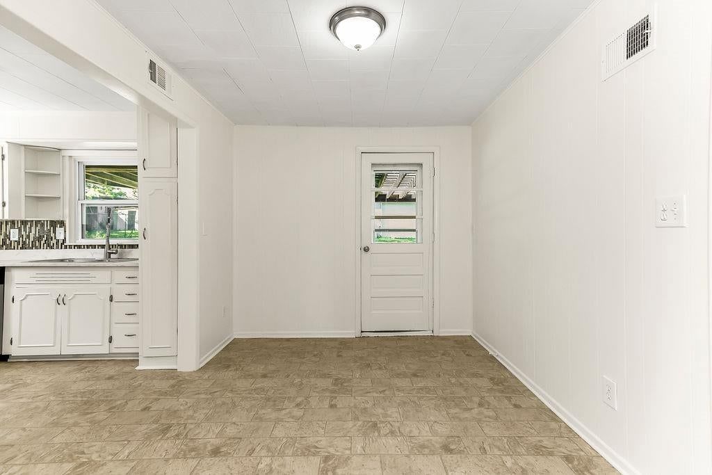Photo 12 of 36 - 16000 Allen Avenue, Belton, MO 64012