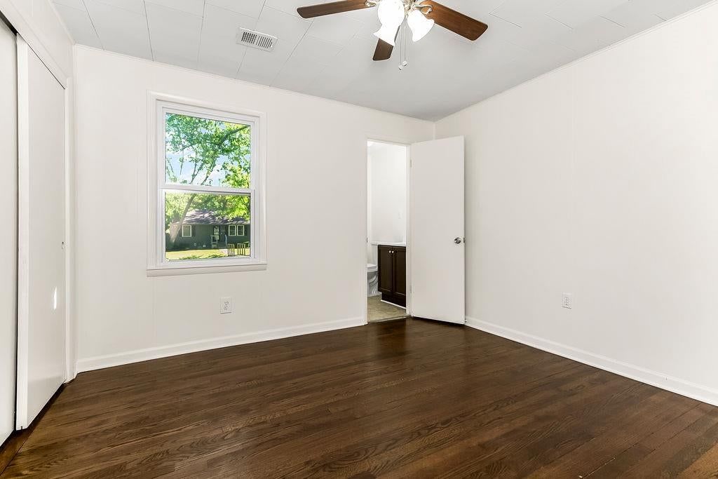 Photo 14 of 36 - 16000 Allen Avenue, Belton, MO 64012