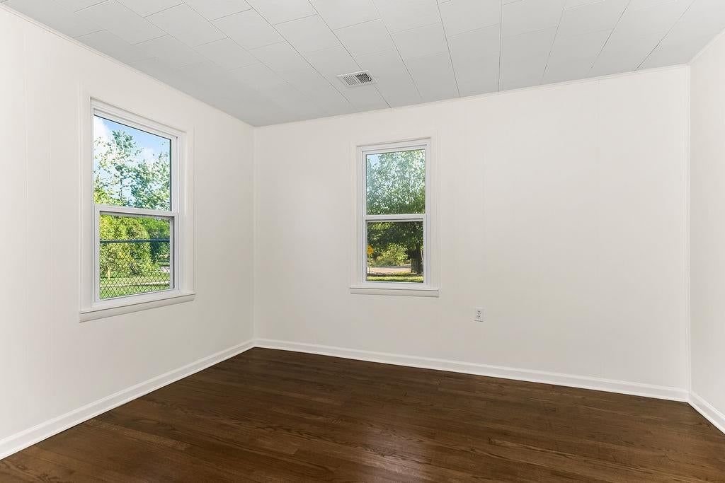 Photo 17 of 36 - 16000 Allen Avenue, Belton, MO 64012