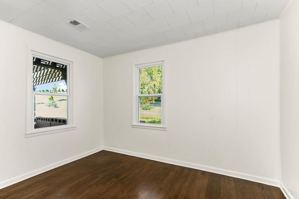 Photo 19 of 36 - 16000 Allen Avenue, Belton, MO 64012