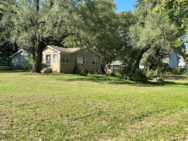 Photo 5 of 13 - 10020 W 51st Street, Merriam, KS 66203