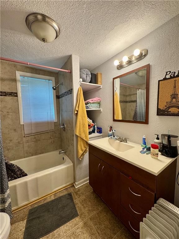 Photo 8 of 13 - 10020 W 51st Street, Merriam, KS 66203