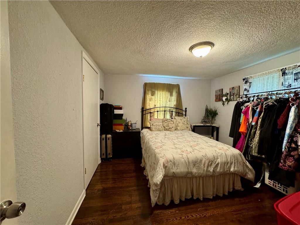 Photo 9 of 13 - 10020 W 51st Street, Merriam, KS 66203