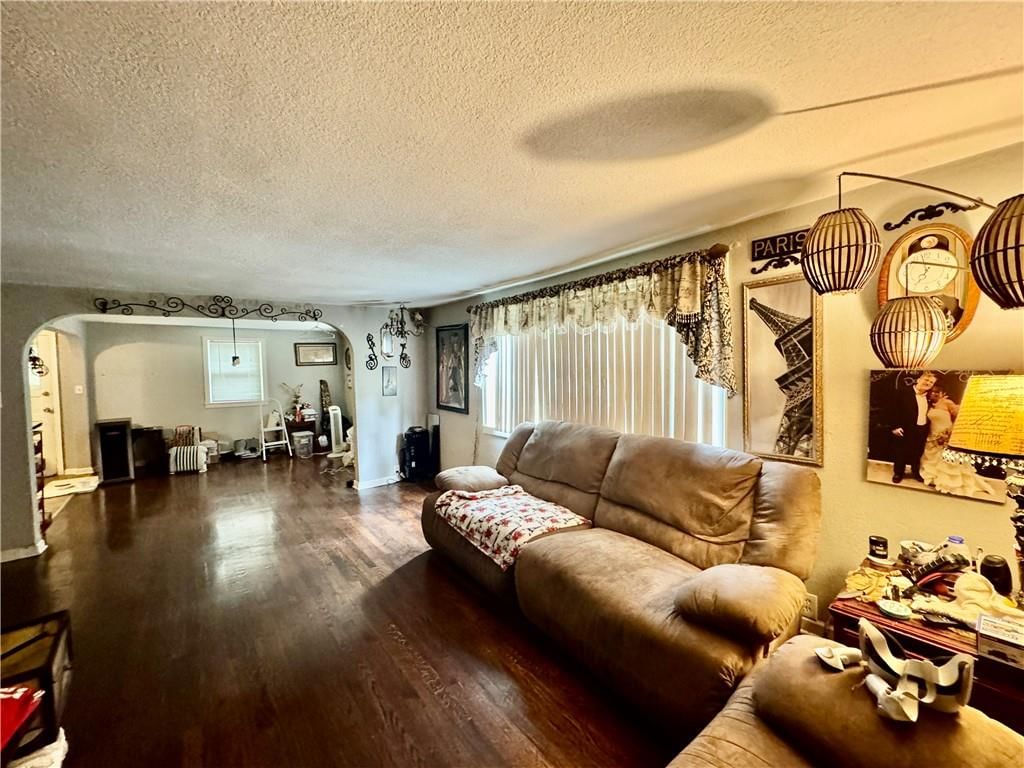 Photo 12 of 13 - 10020 W 51st Street, Merriam, KS 66203